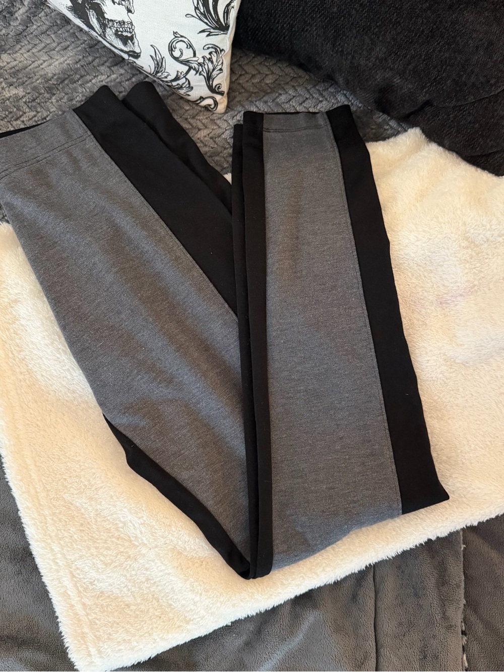 black&grey striped leggings !